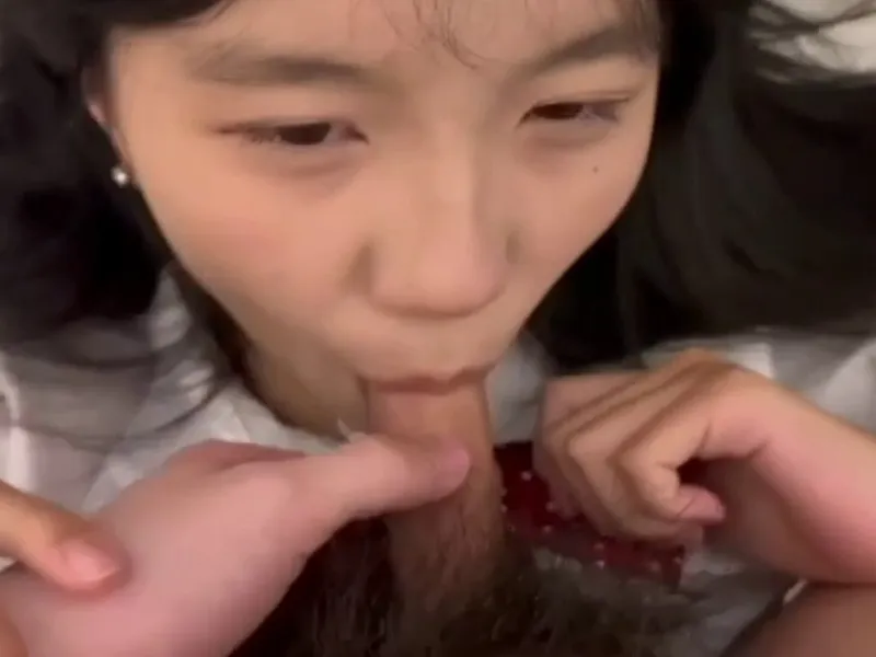 Em loli dễ thương liếm củ khoải biến em thành con đào dâm dục p2